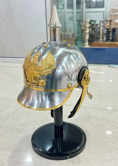 Historische Helm - Prinsenhjelm - Kostuum Accessoire - Met Houten Standaard - 67 cm Omtrek - Zilver