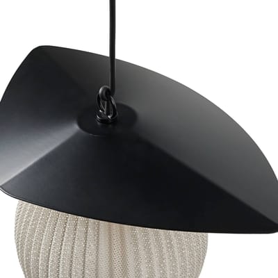 Gubi buiten hanglamp Satellite, 57x36cm, zwart/crèmewit