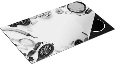 Chefcare Inductie Beschermer Kruiden op een Witte Tafel - Zwart Wit - 85x52 cm - Afdekplaat Inductie - Kookplaat Beschermer - Inductie Mat