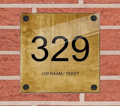 Naambordje voordeur plexiglas 15x15x0,5 cm met mat zwart afstanhouder model 1105 - Huisnummerbordje, naambordjes, naambordje huis, naamplaatjes,  huisnummer bordje, originele naambordjes voordeur, huisnummerbord met naam, originele huisnummer bord