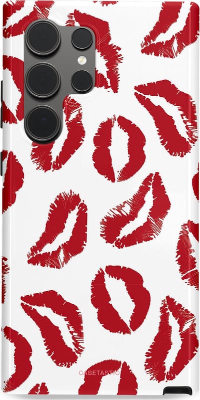 Casetastic Hoesje Geschikt voor Samsung S24 Ultra - Stijlvolle Beschermende Duo-layer Case - Liefdeskusjes Rood Zoenen