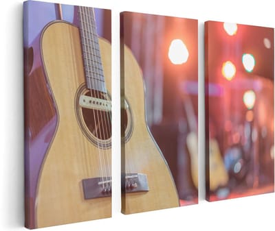 Artaza Canvas Schilderij Drieluik Gitaar bij het Podium - 120x80 - Foto Op Canvas - Canvas Print