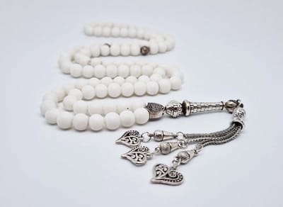 Handgemaakte tesbih "Tasbih" natuursteen "Mat Witte agaat" - Aantal kralen 99 - Diameter kralen 8MM - met metaal tassel "Harten" - Een mooi cadeau-idee
