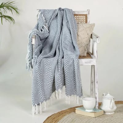Urbane Hide | Handgeweven Zacht Geometrisch Plaid | SierPlaids | 125x155 cm | Met Franjes | 100% Katoen | Lichtblauwe