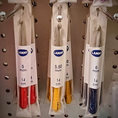 Lammy yarns easy grip haaknaald - maat 5,5 mm - geel handvat