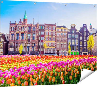 Gards Tuinposter Amsterdamse Huisjes met Tulpen - Kleur - 120x90 cm - Tuindoek - Tuindecoratie - Wanddecoratie buiten - Tuinschilderij