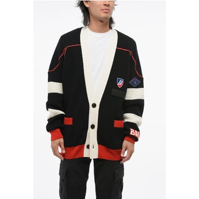Maagdelijke wollen cardigan met contrasterende details in rood