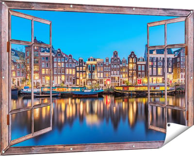 Gards Tuinposter Doorkijk Amsterdamse Huisjes in de Avond met Lichten - 150x100 cm - Tuindoek - Tuindecoratie - Wanddecoratie buiten - Tuinschilderij