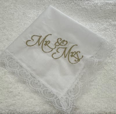 Huwelijks zakdoek met kant geborduurd Mr & Mrs - wit - 2 stuks - Huwelijk -Trouwen