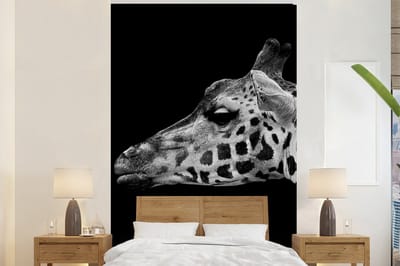 Behang - Fotobehang Dieren - Giraffe - Zwart - Wit - Breedte 200 cm x hoogte 300 cm
