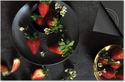 Inductie beschermer 60x60 - afdekplaat inductie mat - Dietrix Kookplaat beschermer - Exclusief - Flatlay - Aardbeien