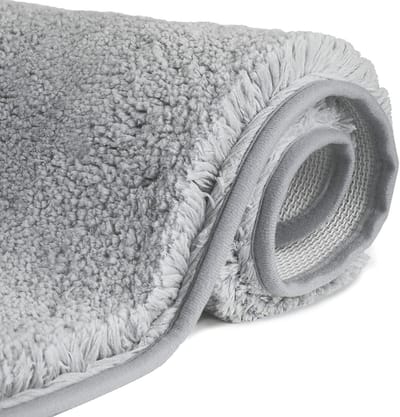 Antislip, hoogpolige badmat met waterabsorberende microvezels (80X150 cm), licht grijs