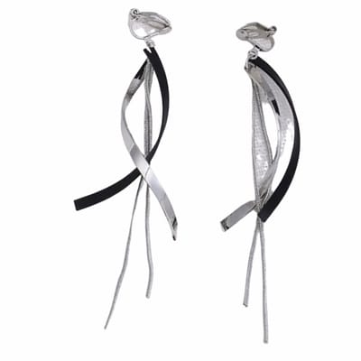 Klem oorbellen- oorhangers- zilverkleur -zwart- lang- geen gaatje- Charme Bijoux