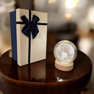 Glazen Wereldbol 10 cm - 3D Gegraveerd Kristal met LED licht - Luxe Cadeau