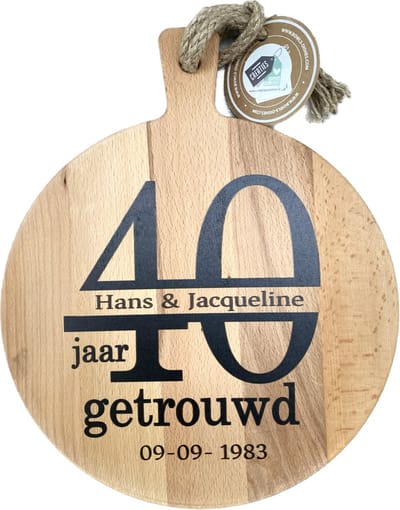 Creaties van Hier - serveerplank - 40 jaar getrouwd (zonder mr en mrs) - 45 cm - gepersonaliseerd cadeau - hout