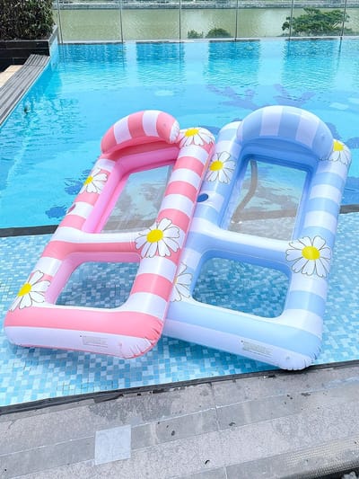 Set van 2 Opblaasbare Waterlounge Ligbedden (Roze & Blauw, 150×80cm) – Met Kamilleprint, Verkoelend Net en Hoofdsteun, Ideaal voor Zwembad en Strand