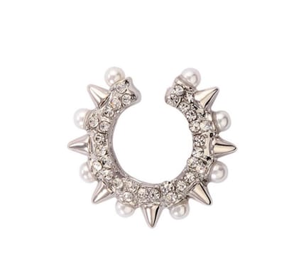 Spikes ear cuff | zilver gekleurd