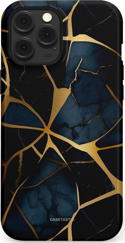 Casetastic hoesje geschikt voor Apple iPhone 12 Pro Max - MagSafe - Dubbellaagse bescherming - Sterrennacht Marmer Goud - Fashion Case - Zwart Goud Donkerblauw