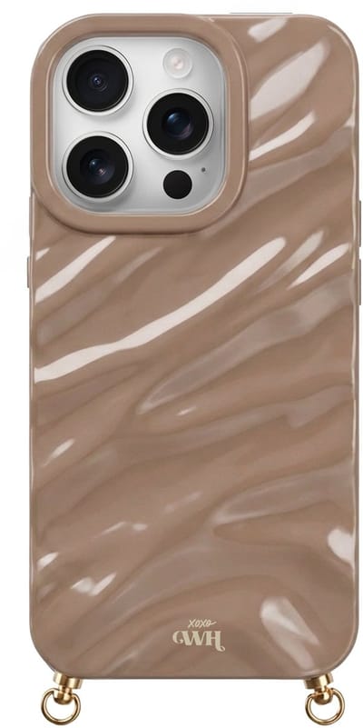 xoxo Wildhearts Glaze Cord Case Taupe telefoonhoesje - geschikt voor iPhone 13 Pro - Dream hoesje geschikt voor telefoonkoord - Glimmende silicone case met plooien - Vlekbestendig hoesje met haakjes - Beige / Creme