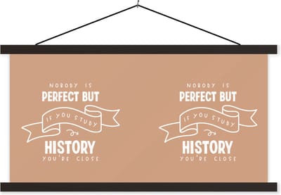 Posterhanger incl. Poster 60x30 cm - Schoolplaat - Geschiedenis - Studie - History - Quotes - Textielposter - Zwarte latten