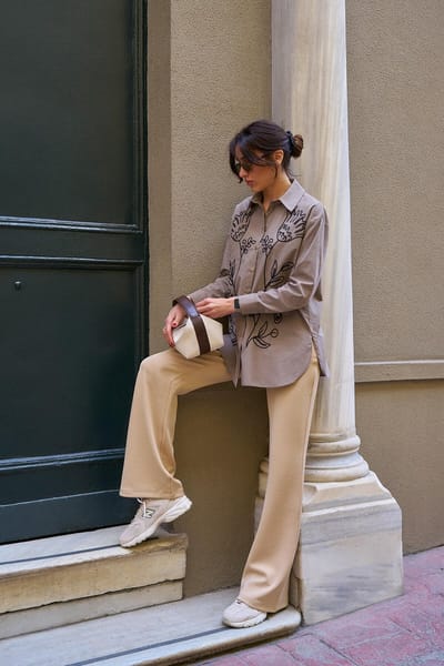 Touché Privé - Overhemd met contrastborduursel - Taupe - Dames