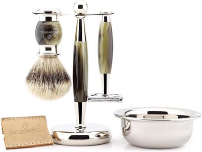 Luxe scheerset voor heren met dubbelzijdig veiligheidsscheermes, scheerkwast met zilveren punt, standaard, kom en leren etui, perfecte cadeauset voor mannen (scheerset voor heren)