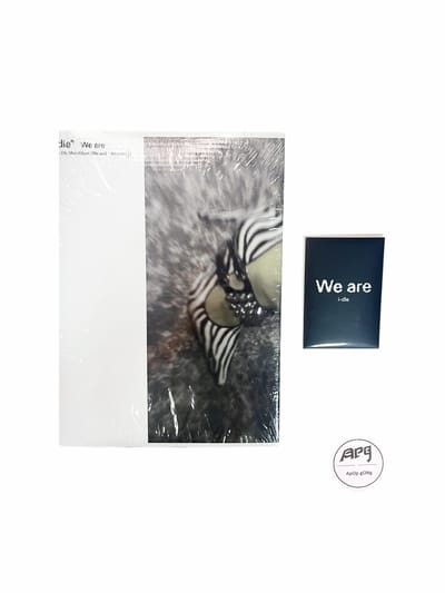 i-dle-[WE ARE] 8e Mini Album FOTOBOEK, met ruilkaart