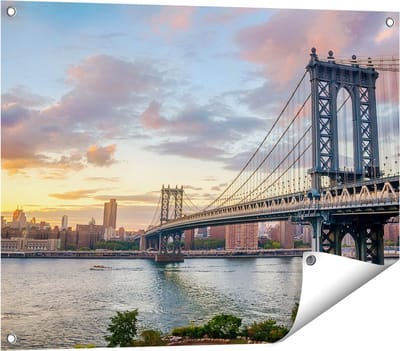 Gards Tuinposter Manhattan Bridge Brug in New York - 80x60 cm - Tuindoek - Tuindecoratie - Wanddecoratie buiten - Tuinschilderij