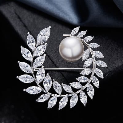 Zilver Broche met QoF Kristal