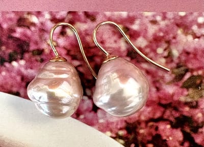 Barok parel oorbellen licht roze/goud