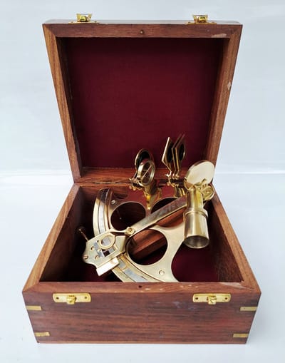 Denza - Messing Sextant in houten doos S6P5250 - Kompas - zee vaart - decoratie - uniek model nautisch