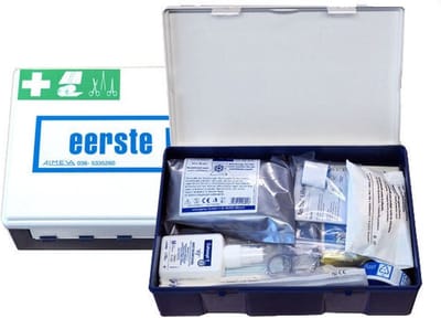 EHBO trommel voor onderweg | EHBO koffer – BHV – Zeer geschikt voor in de auto en reiskoffer | 26 x 16 x 6 cm | 16 verschillende producten | Eerste Hulp – Medisch - Verbandkoffer | De Veiligheids-winkel