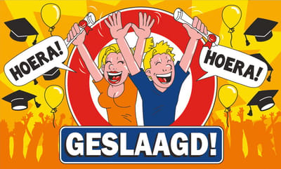 LUQ – Gevelvlag Hoera Geslaagd – 150x90cm – XXL Polyester Vlag – Feestdecor Binnen & Buiten Versiering – Direct Ophangen
