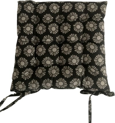 Mica Kumara Tuinstoelkussen Zwart 46x46x7 cm – Comfortabel Stoelkussen met Vulling en Touwtjes