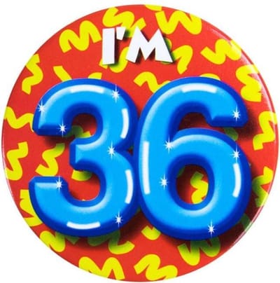 Paper Dreams Button I'm 36 Staal 5,5 Cm Geel/blauw/rood