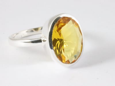 Hoogglans zilveren ring met citrien - maat 16.5