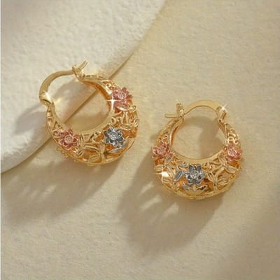 1 Paire d'Élégantes Boucles d'Oreilles Créoles Creuses Sculptées Rétro, Exquis Accessoires Pour Femmes, Bijoux Parfaits Pour les Mariages de Fête beige