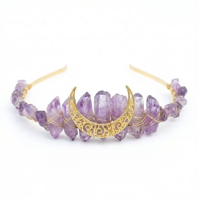 Paars kristallen tiara met goudkleurige maan hanger – diadeem voor dames – fantasy hoofdband met edelsteen look en maanmotief – geschikt voor festivals, bruiloften en fotoshoots