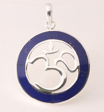 Ronde zilveren hanger met ohm teken en lapis lazuli
