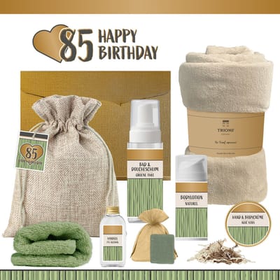 Geschenkset “85 Happy Birthday” - 8 producten - 1140 gram - Triomf Cosmetica | Luxe wellness Cadeaubox voor haar Giftset Verjaardag Vijfentachtig jaar Cadeau Pakket Gefeliciteerd Verjaardagscadeau Vrouw Eighty-five Years Hartje Goud Groen Beige