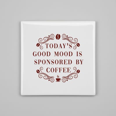 Vandaag’s Goede Mood Wordt Gesponsord Door Koffie Tekst Tegel – Grappige Koffieliefhebber Woondecoratie – Keramische Tegel 15 x 15 cm