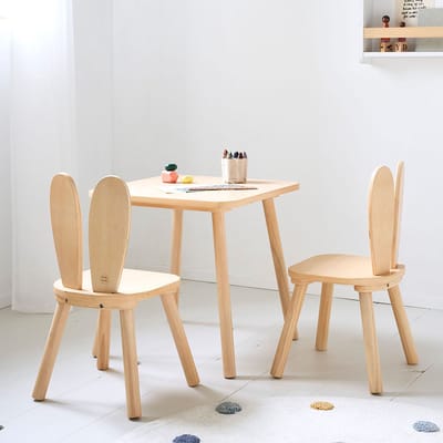 Petite Amélie Activiteiten tafel 'Konijn' 'Naturel' - Kindertafel met 2 kinderstoeltjes - Speeltafel met Konijnenoren - Veilig door Poten van Massief Hout - Een magische hoek voor kleine konijntjes