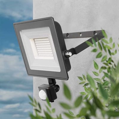 HOFTRONIC - Stratos LED Schijnwerper met sensor - 50 Watt 4270 Lumen - IP65 Waterdicht - 4000K - Neutraal wit - Zwarte Breedstraler - Veiligheidslamp - Buitenlamp met bewegingssensor en schemerschakelaar