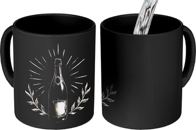 Magische Mok - Foto op Warmte Mokken - Koffiemok - Champagnefles - Lauriertakken - Zwarte achtergrond - Magic Mok - Beker - 350 ML - Theemok