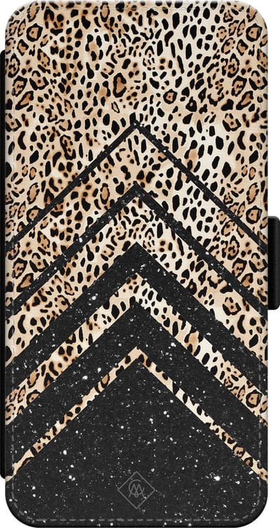Casimoda® bookcase - Geschikt voor iPhone 14 - Hoesje met pasjeshouder - Luipaard Chevron - Bruin/beige - Kunstleer