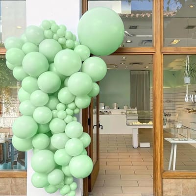 SnelShoppen - Balloon Arch Set 106 Stuks Latex Ballonnen 13-45 cm Pastel Groen met Witte Ribbon en Ballonketting voor Feestelijke Decoratie, Kinderen