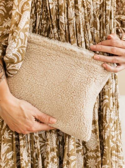 Zacht Teddy Toilettasje – Make-up Tas / Luiertasje / Etui – beige teddy – Ideaal voor reizen en dagelijks gebruik