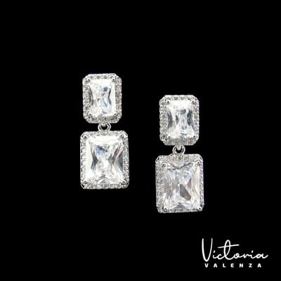 Victoria Valenza Monte Carlo Luxe Oorbellen Dames Messing Oorhangers Dames Oorringen - Witte Steen - Kleur Zilver - 1 Paar