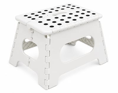 MONT Opvouwbaar opstapje met rubberen noppen - Draagbaar opvouwbaar krukje met een draagvermogen tot 150 kg - Opvouwbaar opstapkrukje voor thuis en op kantoor (31x22x22cm wit - 01 stuk)