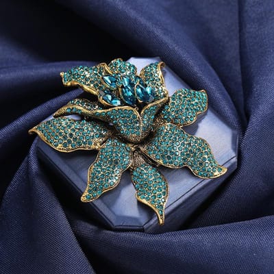 Luxe Vrouwen Elegant Bloem Kristal Broches Vintage Retro Hoge Kwaliteit Parel Badges Corsage Exquise Pin Voor Vrouwen Feest gray